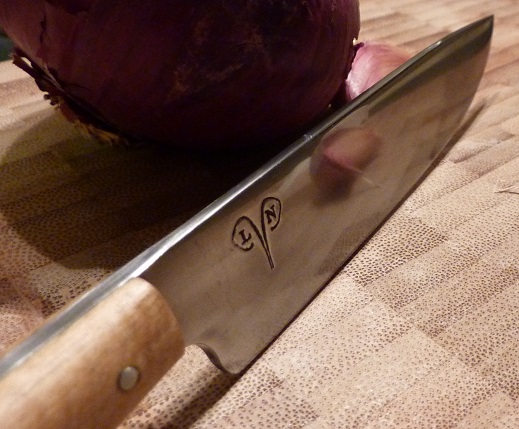 Couteau d'office, lame de 115 mm en acier 51CV4, polissage mat et manche en bois de citronnier ceylan.